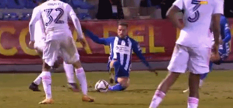 每体：桑托斯欠290万欧无力偿还，巴萨或借此机会锁定苏扎