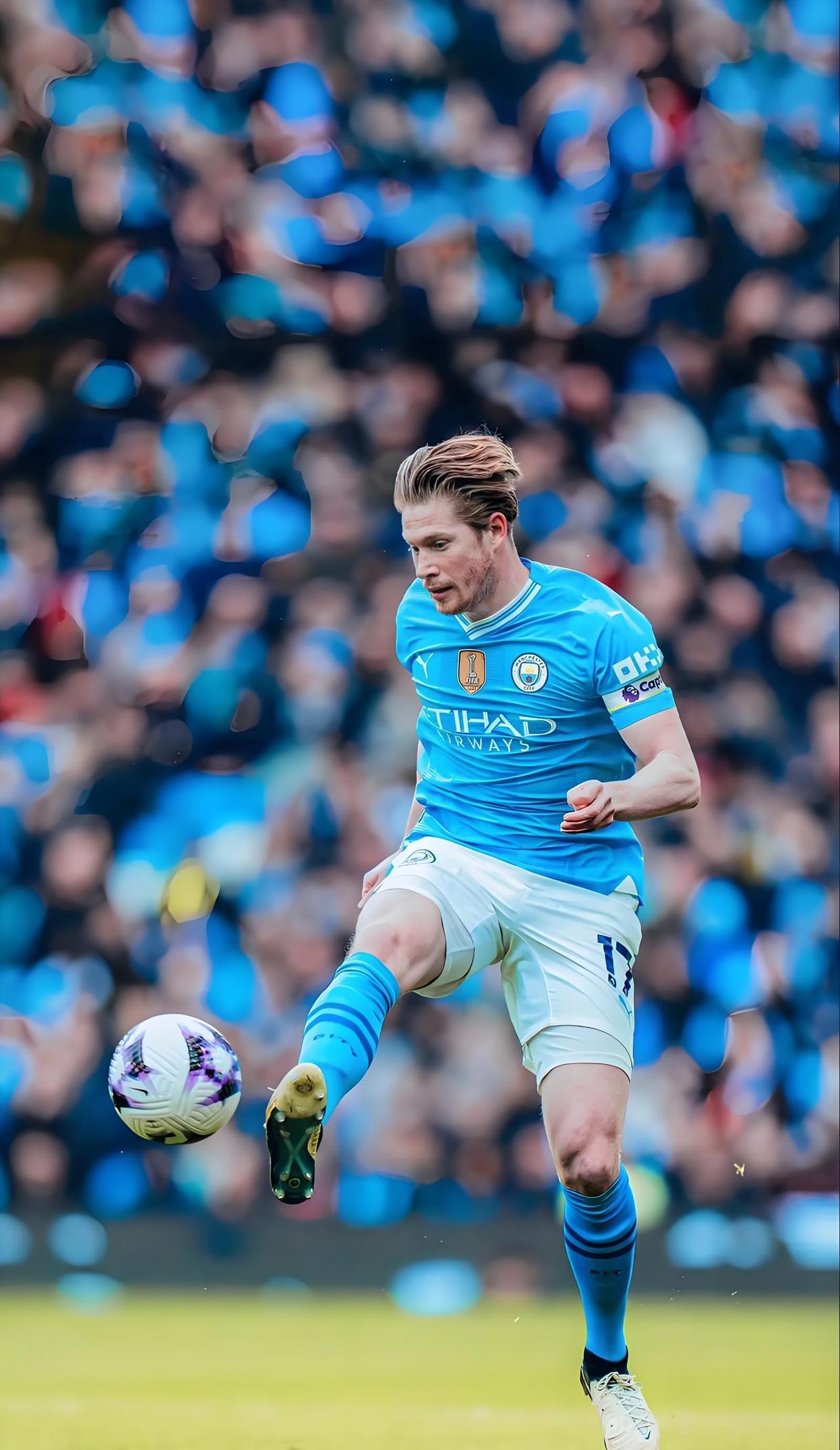 詹姆斯谈对阵独行侠：感受当然不一样，对面都是老队友和教练